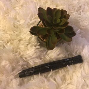 NEW AVON DARING CURVES MASCARA - BLACK C01